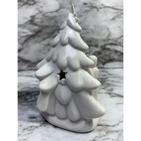 White Porcelain Nativity Scene In Christmas Tree Star Cutout Light up Tea Light - Picture 5 of 10